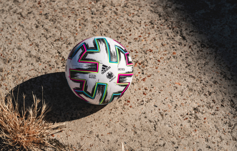 ユーロ公式試合球 ユニフォリア は 凡欧州精神 を象徴するデザイン 超ワールドサッカー