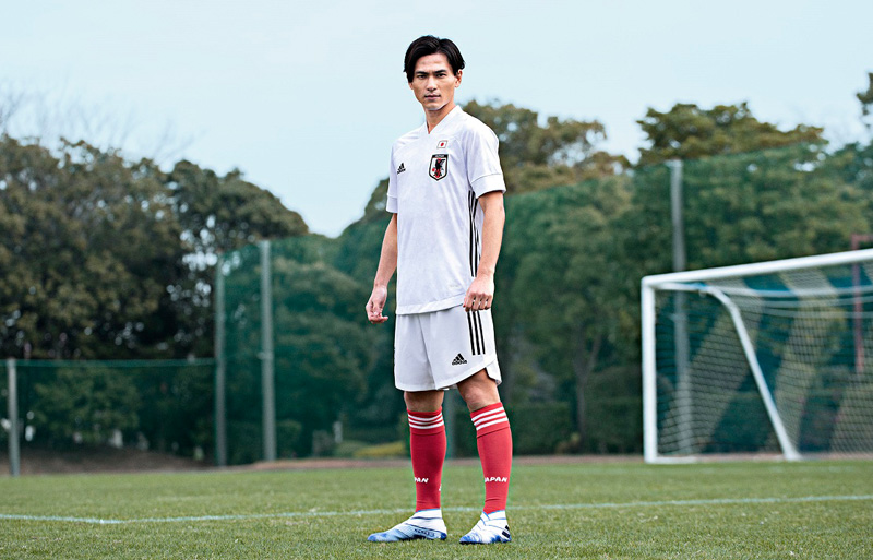 ソックスは 赤 日本代表のアウェイユニフォームが発表 南野拓実 美しい日本のイメージが表現 超ワールドサッカー